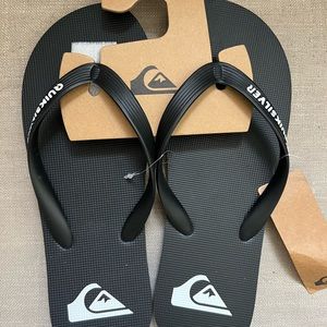 New quicksilver mens flip flops